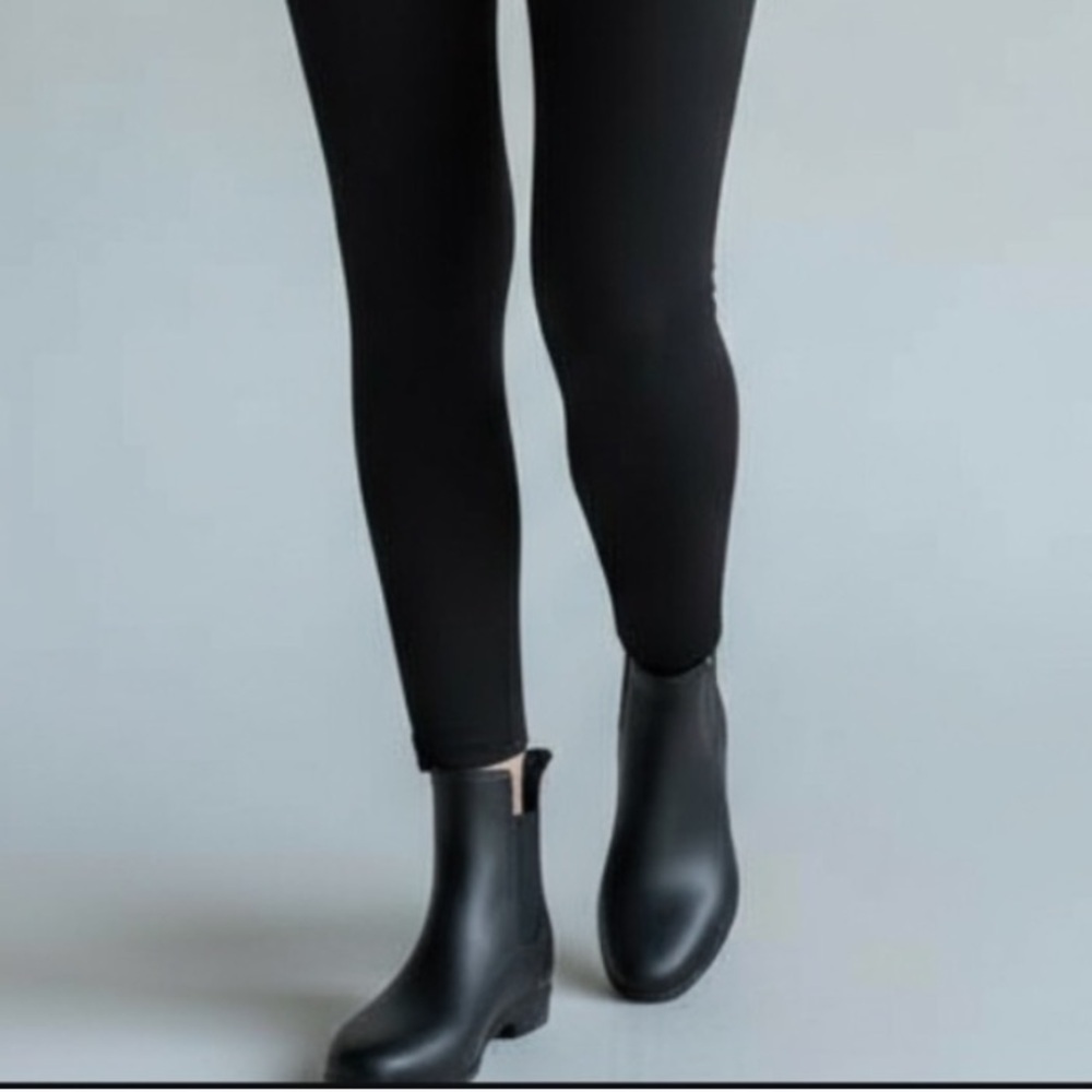 A New Day Chelsea Rain Boot Booties Size 6 Black